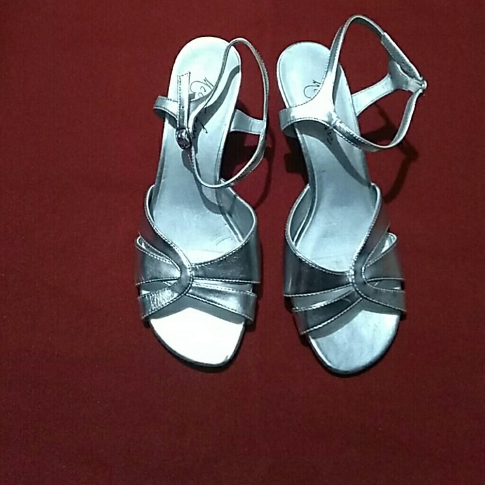 Heels (short) - Picture 2 of 3